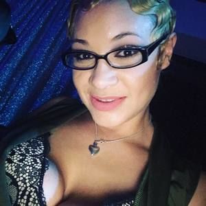 Meet your Posher, Holly